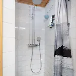 2br Downtown Apt, Sauna & Sea Views Appartement
