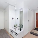 2br Downtown Apt, Sauna & Sea Views *
