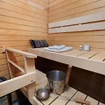 2br Downtown Apt, Sauna & Sea Views Appartement