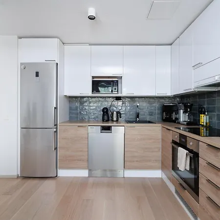 2br Downtown Apt, Sauna & Sea Views