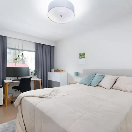 Downtown 2br, Sauna & Sea View Balcony * Όουλου