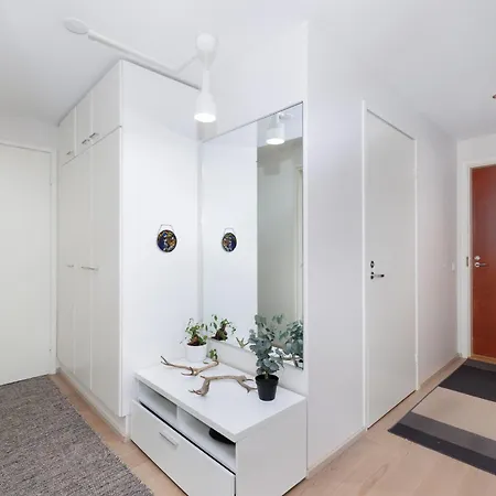 2br Downtown Apt, Sauna & Sea Views *